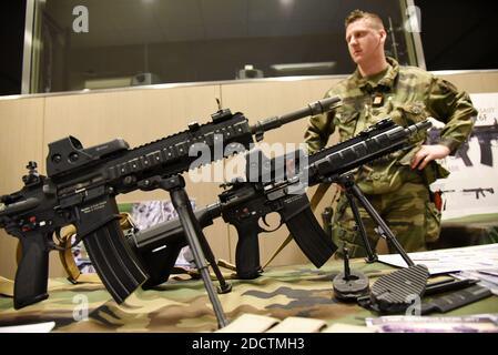 Présentation Nouveau Fusil d'Assaut des armes 'HK 416 F' au Ministere des armes a Paris, France le 1er février 2018. Photo d'Alain Apaydin/ABACAPRESS.COM Banque D'Images