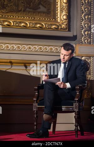 Le président français Emmanuel Macron écoute les discours du Premier président de la Cour de cassation et procureur général, lors d'une cérémonie au cours de la Cour de cassation, la plus haute cour judiciaire française, au palais de justice de Paris, le 15 janvier 2018. Photo par Eliot Blondt/ABACAPRESS.COM Banque D'Images