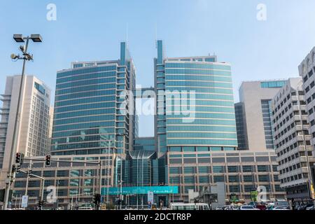 Abu Dhabi Mall dans la rue d'Abu Dhabi, un célèbre centre commercial des Émirats arabes Unis Banque D'Images