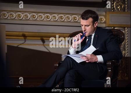 Le président français Emmanuel Macron écoute les discours du Premier président de la Cour de cassation et procureur général, lors d'une cérémonie au cours de la Cour de cassation, la plus haute cour judiciaire française, au palais de justice de Paris, le 15 janvier 2018. Photo par Eliot Blondt/ABACAPRESS.COM Banque D'Images