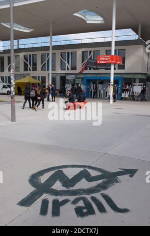 L'université de Mirail (Toulouse, France) bloquée pendant 1 mois s'est réunie en assemblée générale, rassemblant étudiants et grévistes le 3 avril 2018. Réactivée par la violence qui s'est produite dans les universités de Montpellier et de Bordeaux, le mouvement gagne maintenant plusieurs institutions publiques dans le pays. Photo de Patrick Batard/ABACAPRESS.COM Banque D'Images