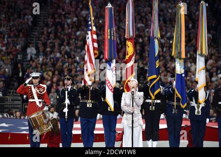 Pink interprète l'hymne national lors du Super Bowl LII Pregame show au stade de la banque américaine le 4 février 2018 à Minneapolis, Minnesota. Photo de Lionel Hahn/ABACAPRESS.COM Banque D'Images