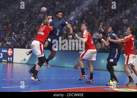 Timohe n'Guessan en France jouant dans le jeu de Handball de la Ligue d'Or France vs Danemark dans l'arène Accorhotels, Paris, France le 7 janvier 2018. Photo de Henri Szwarc/ABACAPRESS.COM Banque D'Images