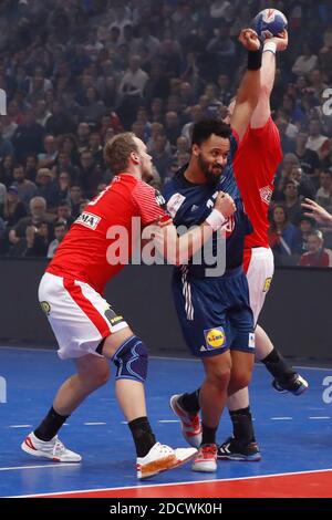 Timohe n'Guessan en France jouant dans le jeu de Handball de la Ligue d'Or France vs Danemark dans l'arène Accorhotels, Paris, France le 7 janvier 2018. Photo de Henri Szwarc/ABACAPRESS.COM Banque D'Images