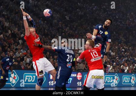 Timohe n'Guessan en France jouant dans le jeu de Handball de la Ligue d'Or France vs Danemark dans l'arène Accorhotels, Paris, France le 7 janvier 2018. Photo de Henri Szwarc/ABACAPRESS.COM Banque D'Images