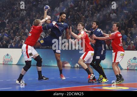 Timohe n'Guessan en France jouant dans le jeu de Handball de la Ligue d'Or France vs Danemark dans l'arène Accorhotels, Paris, France le 7 janvier 2018. Photo de Henri Szwarc/ABACAPRESS.COM Banque D'Images