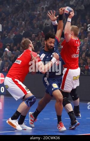 Timohe n'Guessan en France jouant dans le jeu de Handball de la Ligue d'Or France vs Danemark dans l'arène Accorhotels, Paris, France le 7 janvier 2018. Photo de Henri Szwarc/ABACAPRESS.COM Banque D'Images