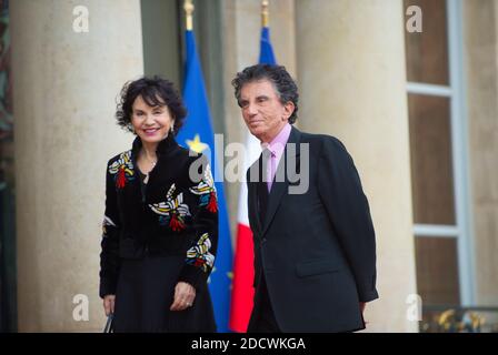 Jack Lang et son épouse Monique Buczynski au Palais Elysee le 10 avril 2018. Photo par Eliot Blondt/ABACAPRESS.COM Banque D'Images