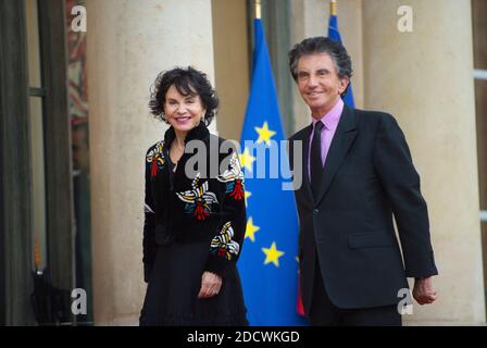 Jack Lang et son épouse Monique Buczynski au Palais Elysee le 10 avril 2018. Photo par Eliot Blondt/ABACAPRESS.COM Banque D'Images