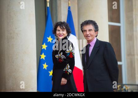 Jack Lang et son épouse Monique Buczynski au Palais Elysee le 10 avril 2018. Photo par Eliot Blondt/ABACAPRESS.COM Banque D'Images