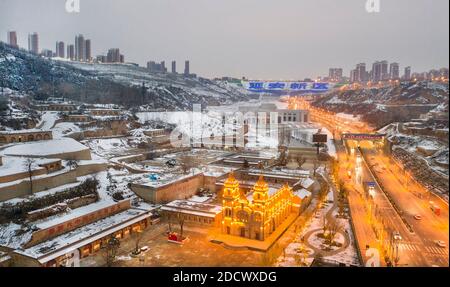 Oui. 23 novembre 2020. La photo aérienne prise le 23 novembre 2020 montre la ville de Ya'an, dans la province de Shaanxi, dans le nord-ouest de la Chine. Credit: Tao Ming/Xinhua/Alamy Live News Banque D'Images