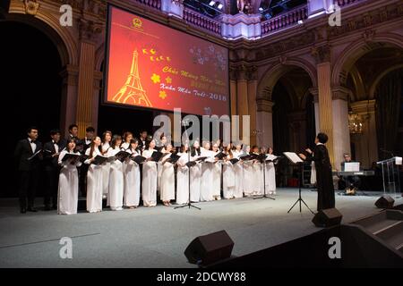 Fête vietnamienne du nouvel an à l'Hôtel de ville à Paris par Anne Hidalgo maire de Paris et son assistante Patrick Klugman. 12 février 2018. Photo de Raphaël Lafargue/ABACAPRESS.COM Banque D'Images