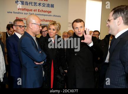 Emmanuel Macron et son épouse Brigitte visitent le Centre d'art contemporain chinois d'Ullens à Beijing, en Chine, le 9 janvier 2018. Photo de Dominique Jacovides/Pool/ABACAPRESS.COM Banque D'Images
