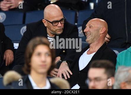 Pascal Obispo et Fabien Barthez regardant la Ligue 1 Paris Saint-Germain (PSG) et Monaco (ASM) le 15 avril 2018, au stade du Parc des Princes à Paris, France. Photo de Christian Liewig/ABACAPRESS.COM Banque D'Images