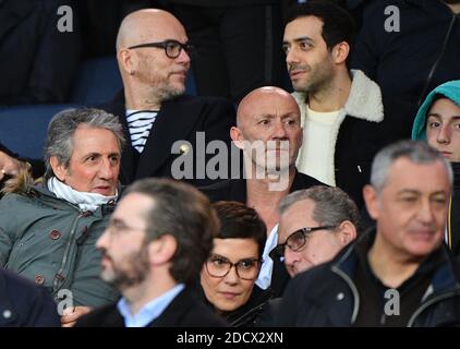 Richard Anconina, Pascal Obispo et Fabien Barthez regardant la Ligue 1 Paris Saint-Germain (PSG) et Monaco (ASM) le 15 avril 2018, au stade du Parc des Princes à Paris, France. Photo de Christian Liewig/ABACAPRESS.COM Banque D'Images