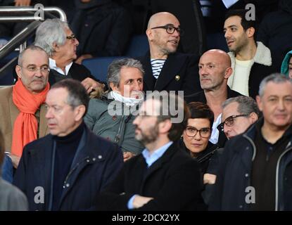 Richard Anconina, Pascal Obispo et Fabien Barthez regardant la Ligue 1 Paris Saint-Germain (PSG) et Monaco (ASM) le 15 avril 2018, au stade du Parc des Princes à Paris, France. Photo de Christian Liewig/ABACAPRESS.COM Banque D'Images