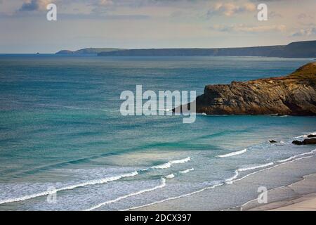 Surplombant le sentier de la côte sud-ouest , Watergate Bay . Newquay, Cornwall, Angleterre, Royaume-Uni. - Banque D'Images