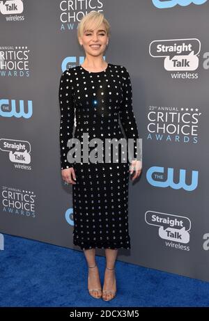 Emilia Clarke participe au 23e prix du choix des critiques annuels à Barker Hangar le 11 janvier 2018 à Santa Monica, Los Angeles, CA, États-Unis. Photo de Lionel Hahn/ABACAPRESS.COM Banque D'Images