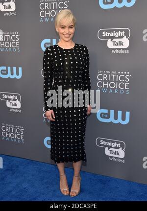 Emilia Clarke participe au 23e prix du choix des critiques annuels à Barker Hangar le 11 janvier 2018 à Santa Monica, Los Angeles, CA, États-Unis. Photo de Lionel Hahn/ABACAPRESS.COM Banque D'Images