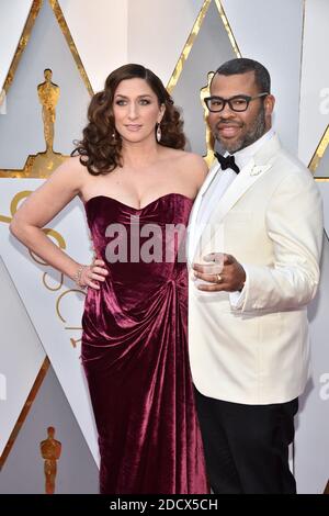 Chelsea Peretti et Jordan Peele marchent sur le tapis rouge pour arriver à la 90e Academy Awards (Oscars) annuelle qui s'est tenue au Dolby Theatre à Los Angeles, CA, USA, le 4 mars 2018. Photo de Lionel Hahn/ABACAPRESS.COM Banque D'Images