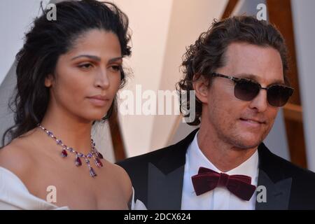 Camila Alves et Matthew McConaughey arrivent au 90e prix annuel de l'Académie (Oscars) qui s'est tenu au Dolby Theatre à Los Angeles, CA, États-Unis, le 4 mars 2018. Photo de Lionel Hahn/ABACAPRESS.COM Banque D'Images