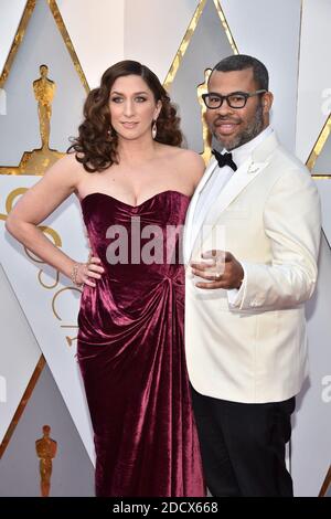 L'actrice Chelsea Peretti (L) et la réalisatrice Jordan Peele marchant sur le tapis rouge pour arriver à la 90e Academy Awards (Oscars) annuelle qui s'est tenue au Dolby Theatre à Los Angeles, CA, Etats-Unis, le 4 mars 2018. Photo de Lionel Hahn/ABACAPRESS.COM Banque D'Images