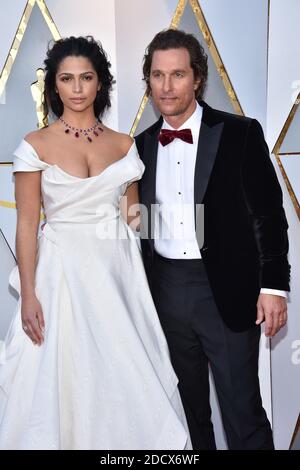 Camila Alves et Matthew McConaughey marchent sur le tapis rouge pour arriver à la 90e Academy Awards (Oscars) annuelle qui s'est tenue au Dolby Theatre de Los Angeles, CA, USA, le 4 mars 2018. Photo de Lionel Hahn/ABACAPRESS.COM Banque D'Images