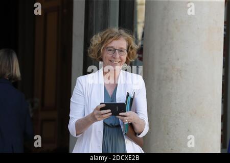 Le ministre du travail Muriel Penicaud quitte la réunion hebdomadaire du Cabinet au Palais de l'Elysée, Paris, France le 20 avril 2018 photo d'Henri Szwarc/ABACAPRESS.COM Banque D'Images
