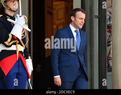 Le Président français Emmanuel Macron accueille le Président de la Côte ivoirienne au Palais de l'Elysée, Paris, France, le 20 avril 2018. Photo de Christian Liewig/ABACAPRESS.COM Banque D'Images