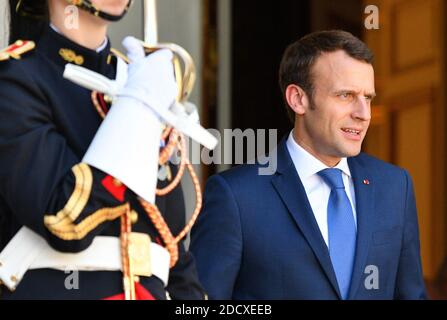 Le Président français Emmanuel Macron accueille le Président de la Côte ivoirienne au Palais de l'Elysée, Paris, France, le 20 avril 2018. Photo de Christian Liewig/ABACAPRESS.COM Banque D'Images