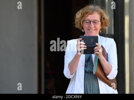 Le ministre du travail Muriel Penicaud quitte la réunion hebdomadaire du Cabinet au Palais de l'Elysée, Paris, France, le 20 avril 2018 photo de Christian Liewig/ABACAPRESS.COM Banque D'Images