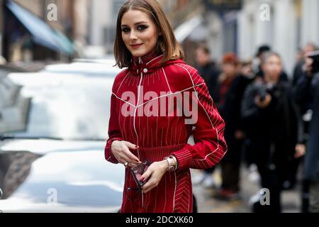 Street style, Olivia Palermo arrivant à presen par Thornton Bregazzi automne-hiver 2018-2019 spectacle tenu à Floral Street, à Londres, Angleterre, le 18 février 2018. Photo de Marie-Paola Bertrand-Hillion/ABACAPRESS.COM Banque D'Images