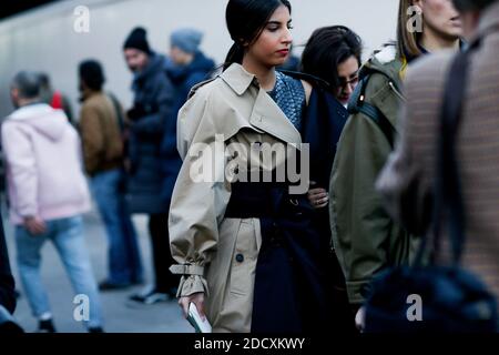 Street style, en arrivant à Burberry automne-hiver 2018-2019 spectacle tenu à Dimco Buildings, à Londres, Angleterre, le 17 février 2018. Photo de Marie-Paola Bertrand-Hillion/ABACAPRESS.COM Banque D'Images