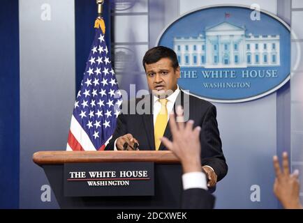 Le secrétaire de presse adjoint de la Maison Blanche, Raj Shah, prend la parole lors du briefing de presse de la Maison Blanche, le 22 février 2018 à Washington, DC, États-Unis. Photo par Olivier Douliery/ABACAPRESS.COM Banque D'Images