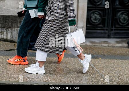 Street style, gros plan au salon Y3 automne-hiver 2018-2019 pour hommes, qui s'est tenu au Grand Palais, à Paris, en France, le 21 janvier 2018. Photo de Marie-Paola Bertrand-Hillion/ABACAPRESS.COM Banque D'Images