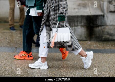 street style, gros plan au salon Y3 automne-hiver 2018-2019 pour hommes, qui s'est tenu au Grand Palais, à Paris, en France, le 21 janvier 2018. Photo de Marie-Paola Bertrand-Hillion/ABACAPRESS.COM Banque D'Images