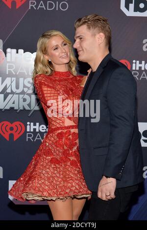 Paris Hilton, Chris Zylka assister aux 2018 iHeartRadio Music Awards au Forum le 11 mars 2018 à Inglewood, Californie. Photo de Lionel Hahn/AbacaPress.com Banque D'Images