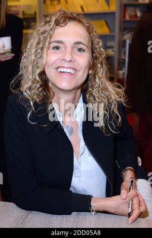 Delphine de Vigan participe à la Foire du Livre de Paris 2018 (salon du Livre 2018) au Parc des Expositions de Paris, France, le 17 mars 2018. Photo d'Aurore Marechal/ABACAPRESS.COM Banque D'Images