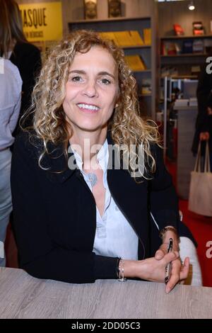 Delphine de Vigan participe à la Foire du Livre de Paris 2018 (salon du Livre 2018) au Parc des Expositions de Paris, France, le 17 mars 2018. Photo d'Aurore Marechal/ABACAPRESS.COM Banque D'Images