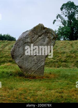 Voir SSW de la face intérieure de la Pierre de Barber sur l'arc SW du cercle extérieur à Avebury henge & Stone Circles, Wiltshire, Angleterre, Royaume-Uni. Banque D'Images