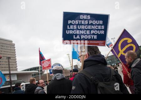 Lors d'une journée d'action nationale des fonctionnaires français contre la série de réformes du gouvernement français, le 22 mars 2018, à Rennes, dans l'ouest de la France. Sept syndicats ont appelé les travailleurs du secteur public à faire grève le 22 mars, y compris le personnel des écoles et des hôpitaux, les fonctionnaires et les contrôleurs de la circulation aérienne. Plus de 140 manifestations sont prévues dans toute la France, la plus importante culminant au monument de la Bastille à Paris où les syndicats attendent 25,000 manifestants. Photo de Vincent Feuray/ABACAPRESS.COM Banque D'Images