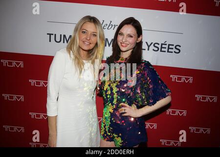 Exclusive - Carine Galli et Sophie Ellis-Bextor lors de la soirée d'inauguration de la nouvelle boutique TUMI sur les champs-Elysées a Paris, France, le 22 mars 2018. Photo de Jerome Domine/ABACAPRESS.COM Banque D'Images