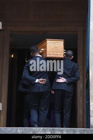 Le cercueil lors des funérailles de Geneviève Fontanel a eu lieu à l'église Saint-Roch de Paris, France, le 23 mars 2018. Photo d'Alain Apaydin/ABACAPRESS.COM Banque D'Images