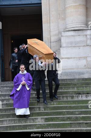 Le cercueil lors des funérailles de Geneviève Fontanel a eu lieu à l'église Saint-Roch de Paris, France, le 23 mars 2018. Photo d'Alain Apaydin/ABACAPRESS.COM Banque D'Images