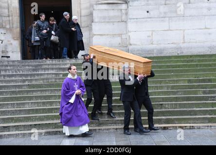 Le cercueil lors des funérailles de Geneviève Fontanel a eu lieu à l'église Saint-Roch de Paris, France, le 23 mars 2018. Photo d'Alain Apaydin/ABACAPRESS.COM Banque D'Images