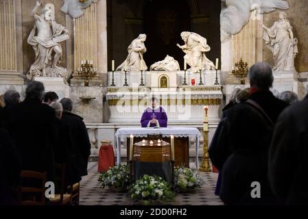 Le cercueil lors des funérailles de Geneviève Fontanel a eu lieu à l'église Saint-Roch de Paris, France, le 23 mars 2018. Photo d'Alain Apaydin/ABACAPRESS.COM Banque D'Images