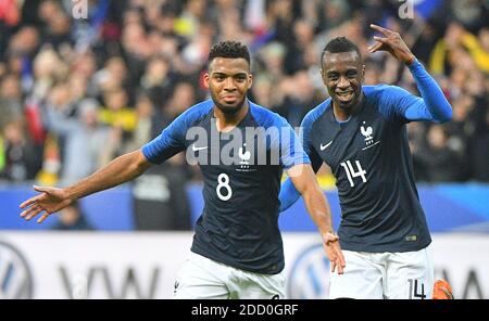 Thomas Lemar en France lutte contre James Rodriguez en Colombie pendant le match de football amical de la France contre la Colombie au stade de France à Saint-Denis, banlieue de Paris, France, le 23 mars 2018. La Colombie a gagné 3-2. Photo par Christian Liebwig Abacapress.com Banque D'Images