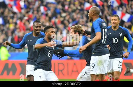 Thomas Lemar en France lutte contre James Rodriguez en Colombie pendant le match de football amical de la France contre la Colombie au stade de France à Saint-Denis, banlieue de Paris, France, le 23 mars 2018. La Colombie a gagné 3-2. Photo par Christian Liebwig Abacapress.com Banque D'Images