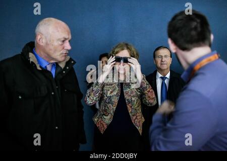 Le ministre du travail, Muriel Penicaud, visite à Aerocampus, spécialisé dans la maintenance aéronautique, dans le cadre de son voyage sur le thème de la formation professionnelle et de l'apprentissage à Latresne le 11 décembre 2017. Photo de Thibaud Moritz/ABACAPRESS.COM Banque D'Images