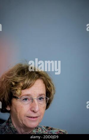 Le ministre du travail, Muriel Penicaud, visite à Aerocampus, spécialisé dans la maintenance aéronautique, dans le cadre de son voyage sur le thème de la formation professionnelle et de l'apprentissage à Latresne le 11 décembre 2017. Photo de Thibaud Moritz/ABACAPRESS.COM Banque D'Images